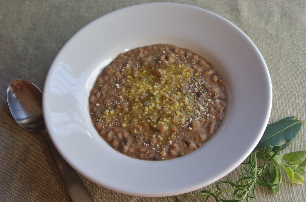 ‘mbrecciata – A Perugian bean and ancient grain soup