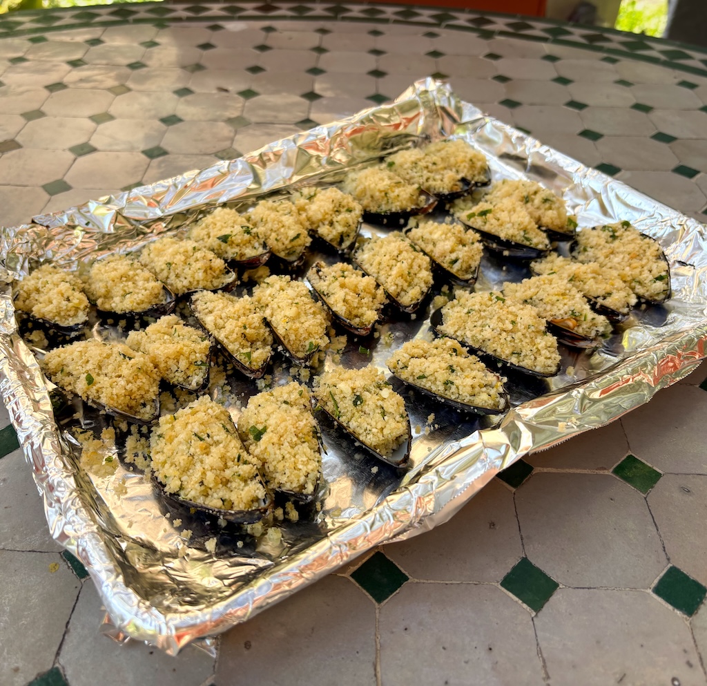 food picture of uncooked stuffed mussels